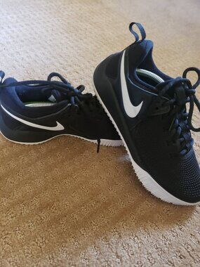 Nike Volleyball Shoes Women's 8.5 Like New worn 2 times